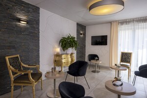 Coin salon dans le hall