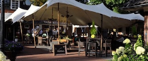 Café da manhã, almoço e jantar; culinária local