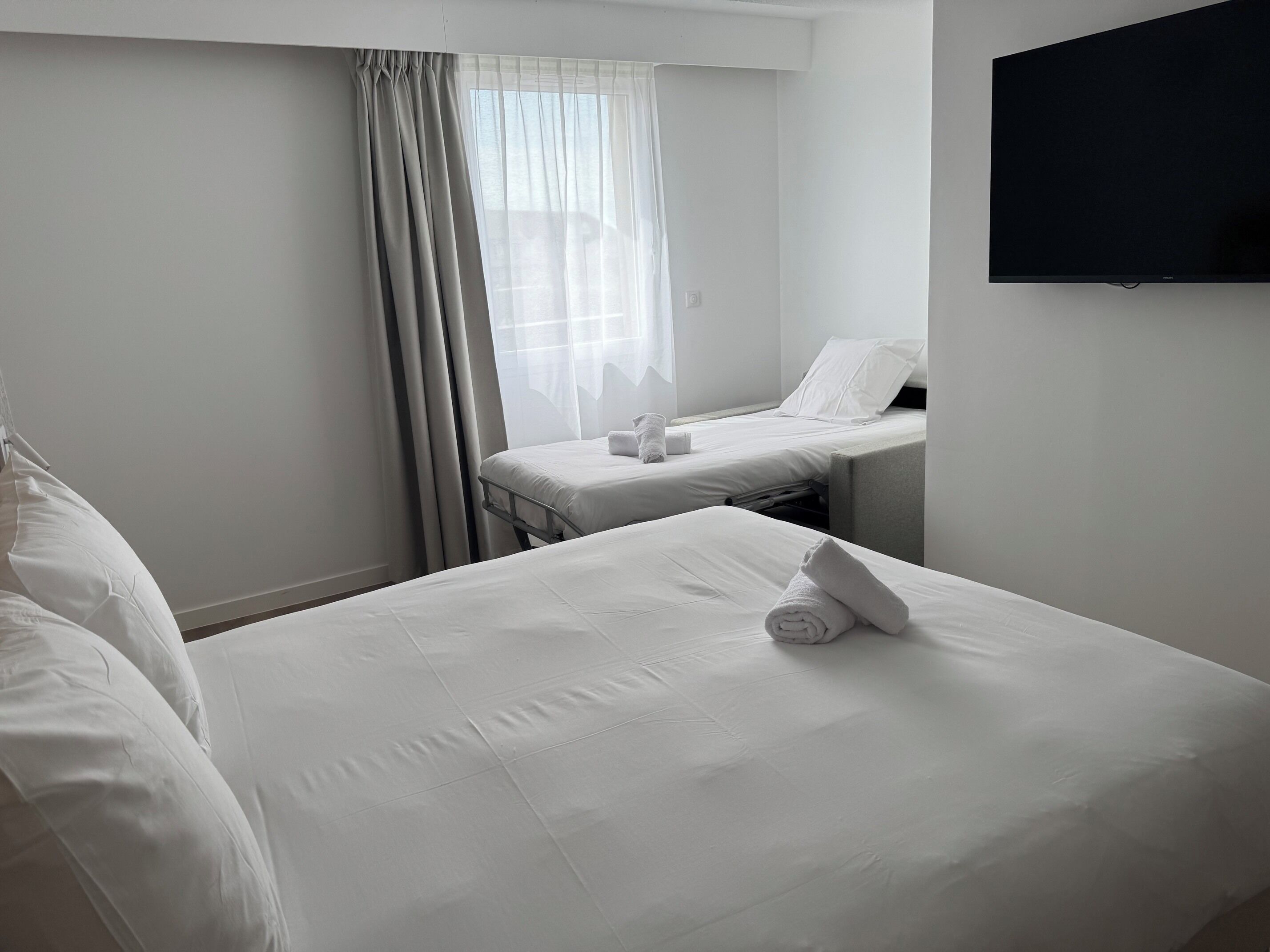 Chambre Triple, 3 lits une place | Coffres-forts dans les chambres, bureau, chambres insonorisées