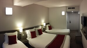 Familierom | Safe på rommet, skrivebord, lydisolert og barnesenger (inkludert)