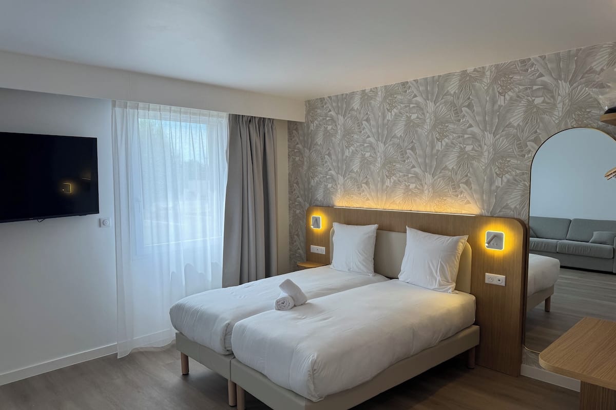 Chambre Prestige | Coffre-fort, bureau, système d’insonorisation, accès au Wi-Fi (inclus)