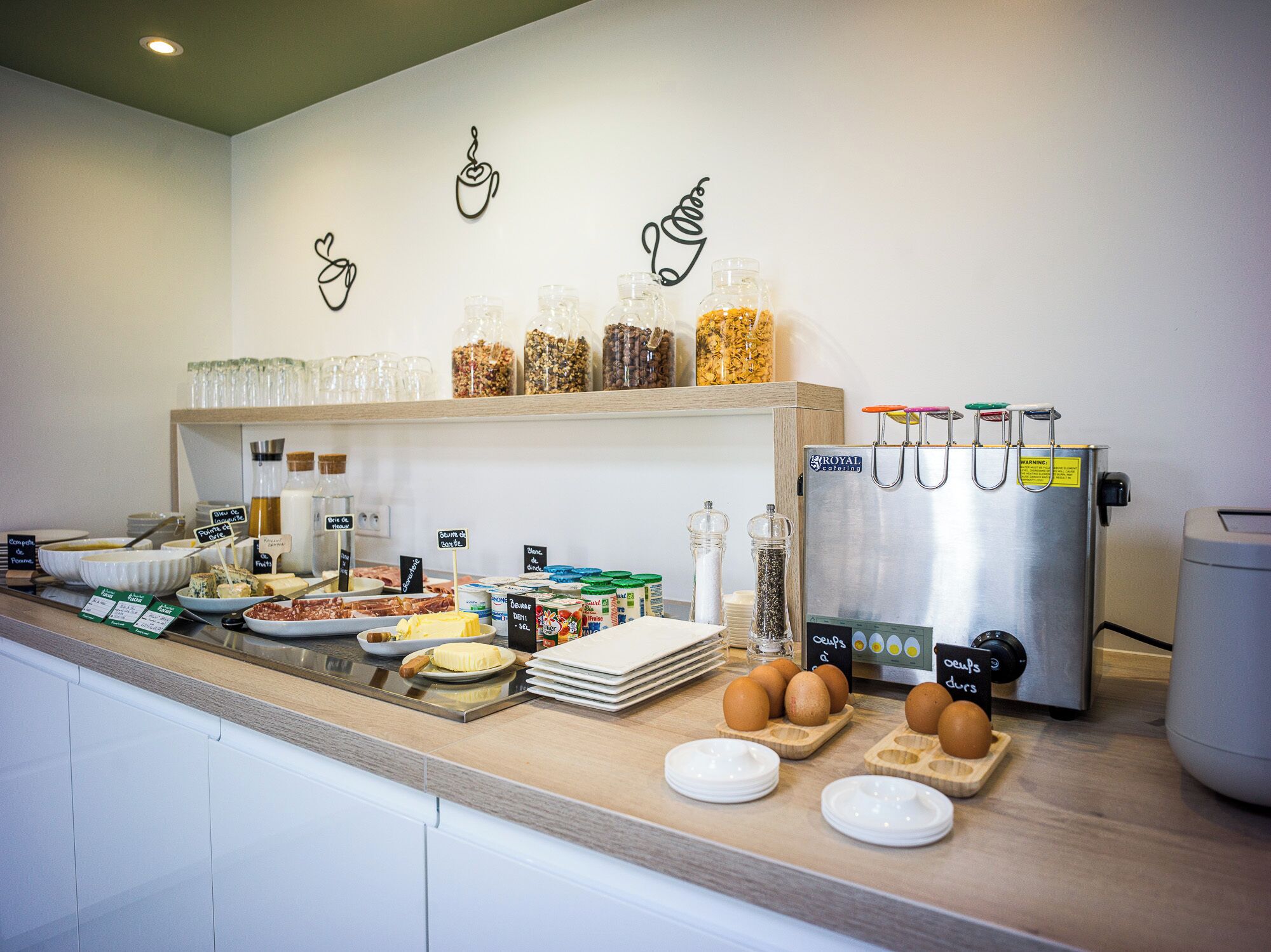 Tägliches Frühstücksbuffet gegen Gebühr