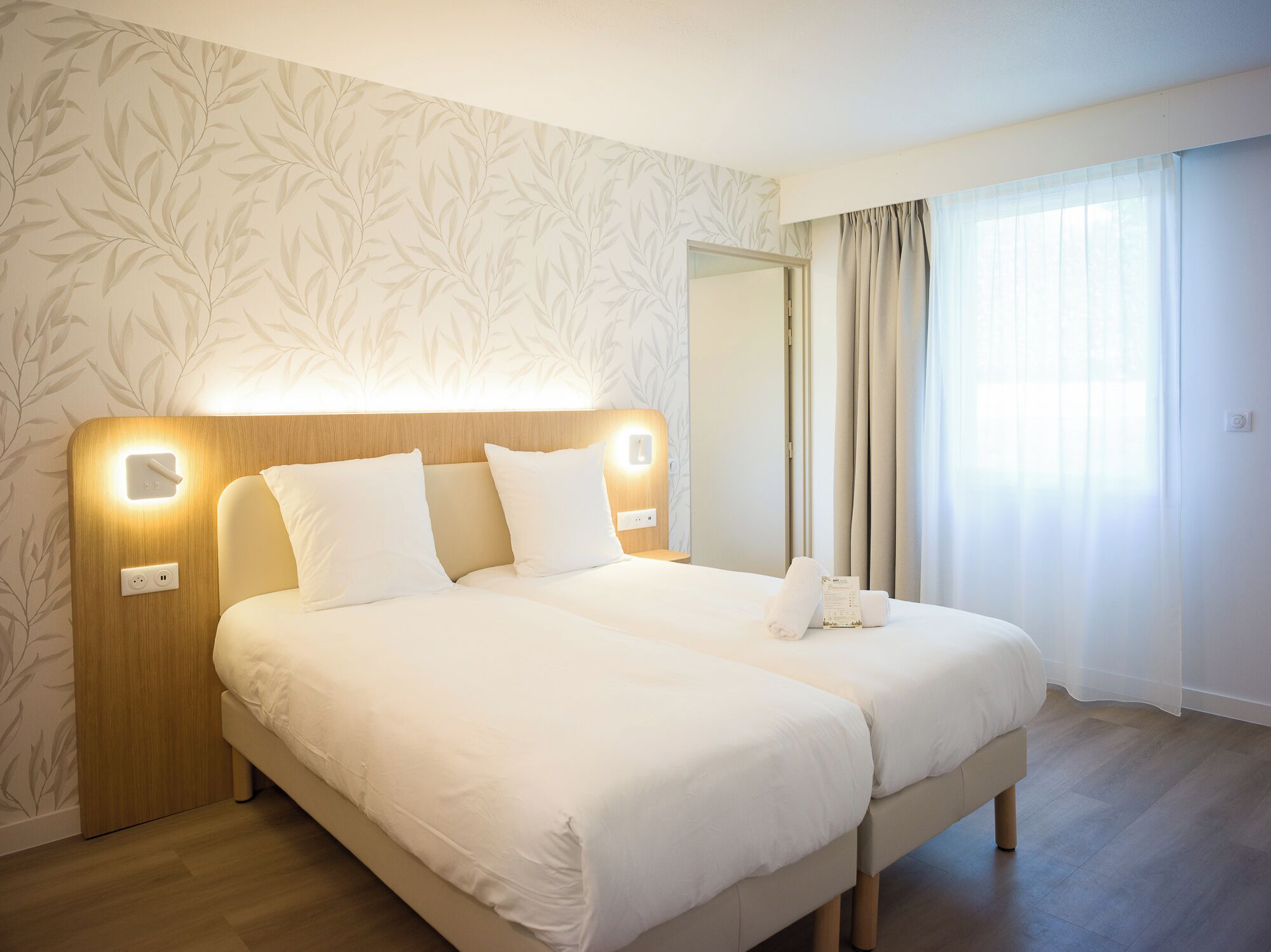 Chambre Standard Double ou avec lits jumeaux, accessible aux personnes à mobilité réduite
