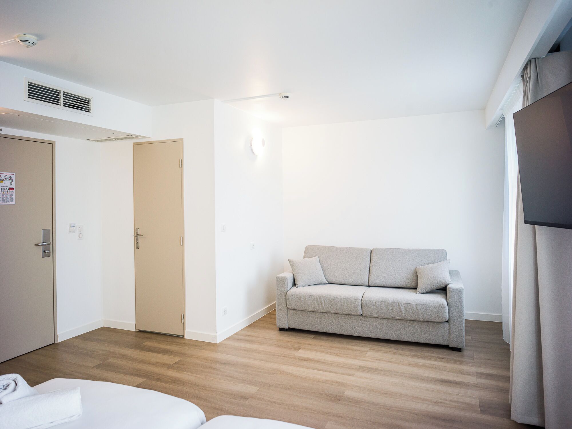 Family Room | In-room safe, desk, soundproofing, WiFi (free)