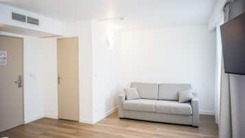 Family Room | In-room safe, desk, soundproofing, WiFi (free)