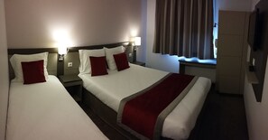 Tremannsrom | Safe på rommet, skrivebord, lydisolert og barnesenger (inkludert)