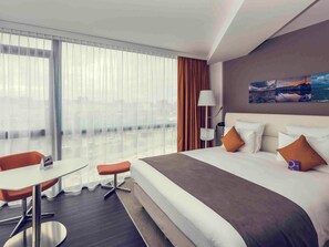 Habitación clásica, 1 cama matrimonial | Minibar, caja de seguridad en la habitación y escritorio 