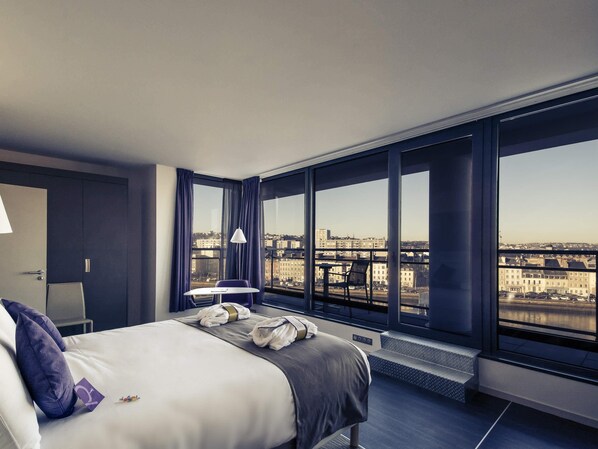 Privilege, Kamer, 1 tweepersoonsbed, balkon | Een minibar, een kluis op de kamer, een bureau, geluiddichte muren