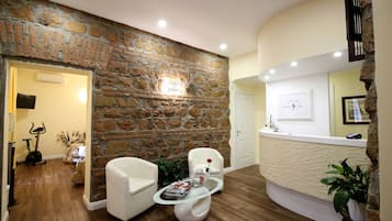Coin salon dans le hall