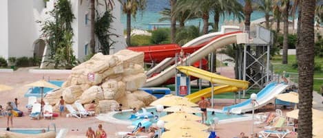 Indoor pool, 2 outdoor pools, pool umbrellas, sun loungers