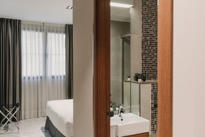 Articles de toilette gratuits, sèche-cheveux, bidet, serviettes fournies
