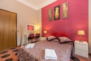 In-room safe, cribs/infant beds, rollaway beds, free WiFi - Claudia House Roma Termini (Rome)