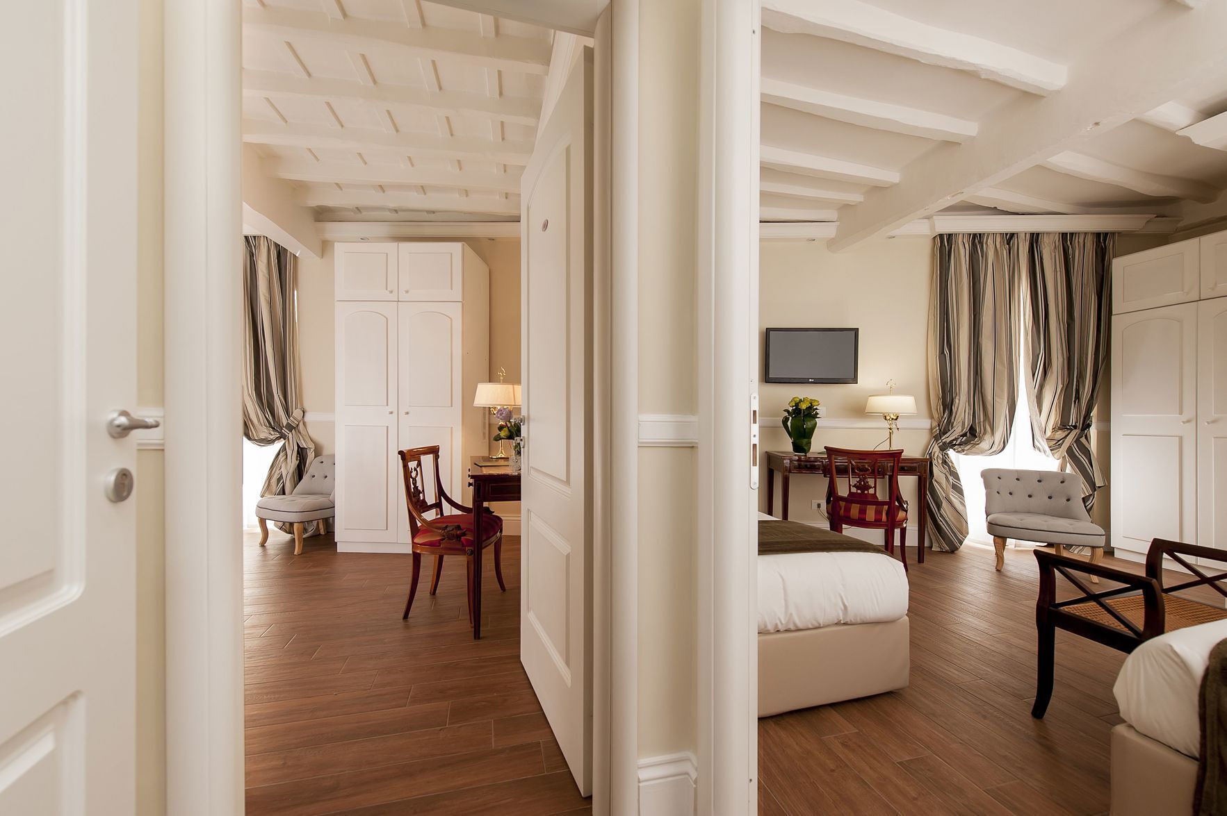 Luxe beddengoed, een minibar, een kluis op de kamer, een bureau