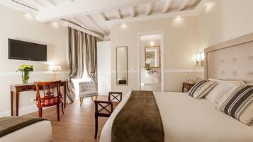 Hochwertige Bettwaren, Minibar, Zimmersafe, Schreibtisch