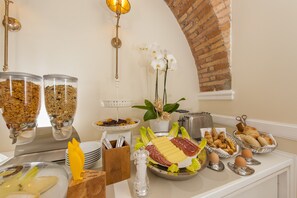 Petit déjeuner à emporter servi tous les jours en supplément