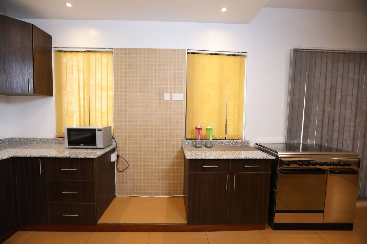 fridge, coffee/tea maker, electric kettle