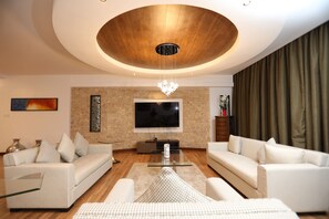 Presidential Suite | Living area | 40-inch flat-screen TV with cable channels, TV - Bidwood Suite Hotel (Nairobi)