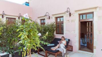 高级套房, 1 张特大床和 1 张沙发床, 露台 | 露台