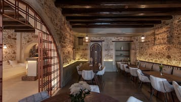 Se sirven desayunos, cenas y cocina mediterránea