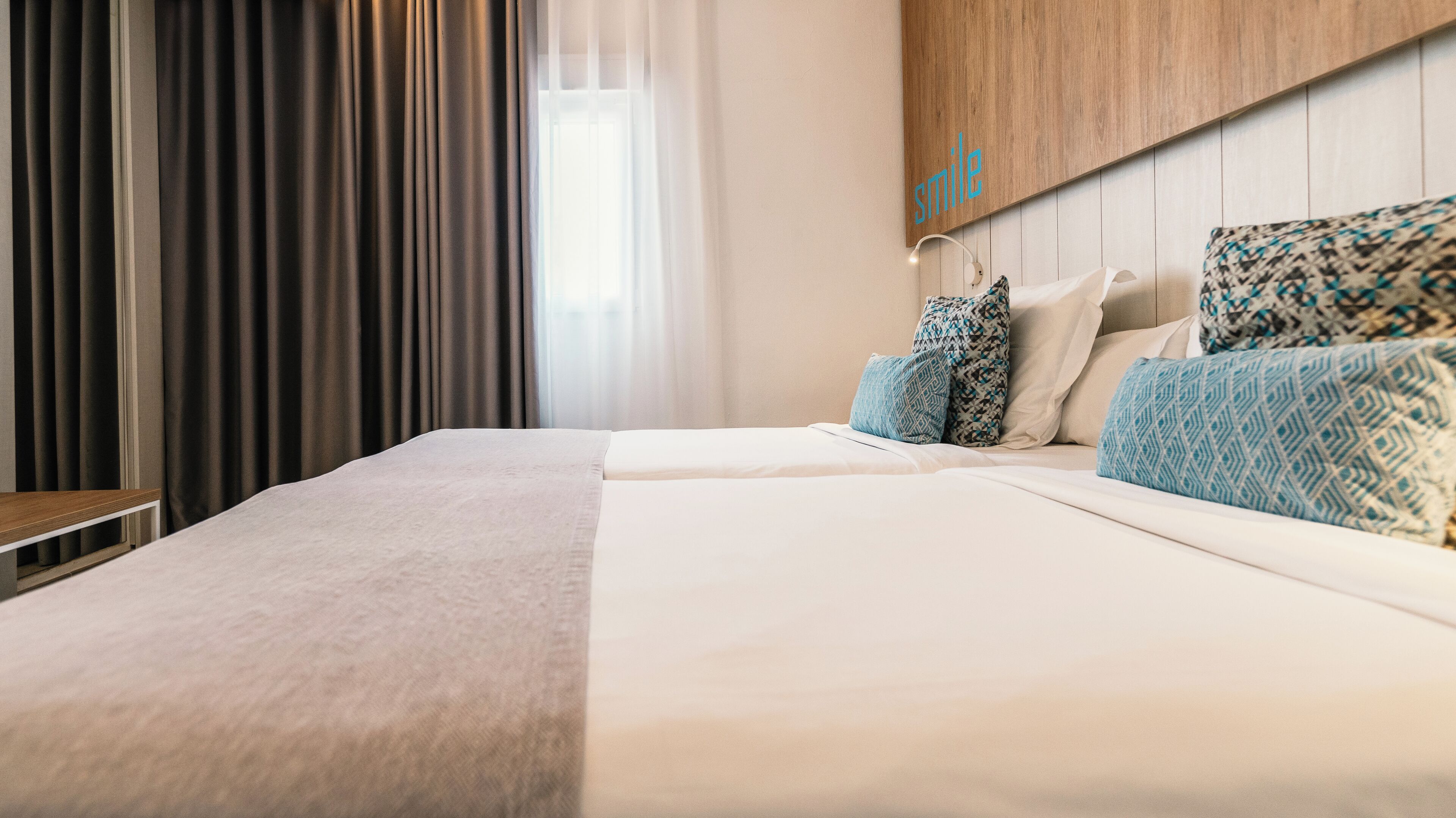 suite, 2 bedrooms (4 adults + 2 children) | in-room safe, desk, blackout curtains, bed sheets