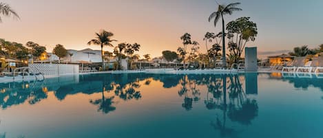3 outdoor pools, pool umbrellas, sun loungers