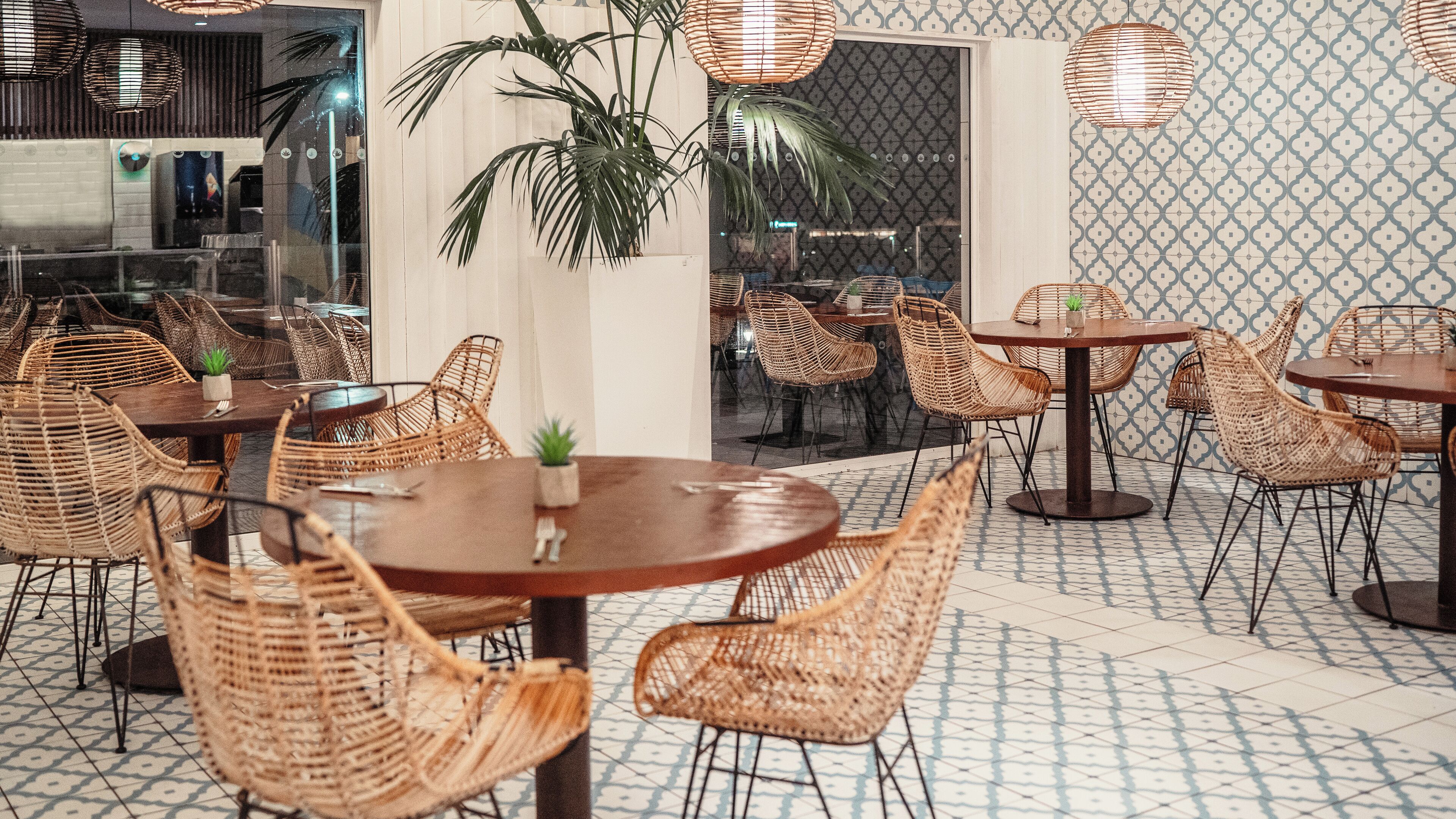 breakfast, lunch and dinner served