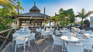 Bar (on property) - LABRANDA Alyssa Suite Hotel (Yaiza)