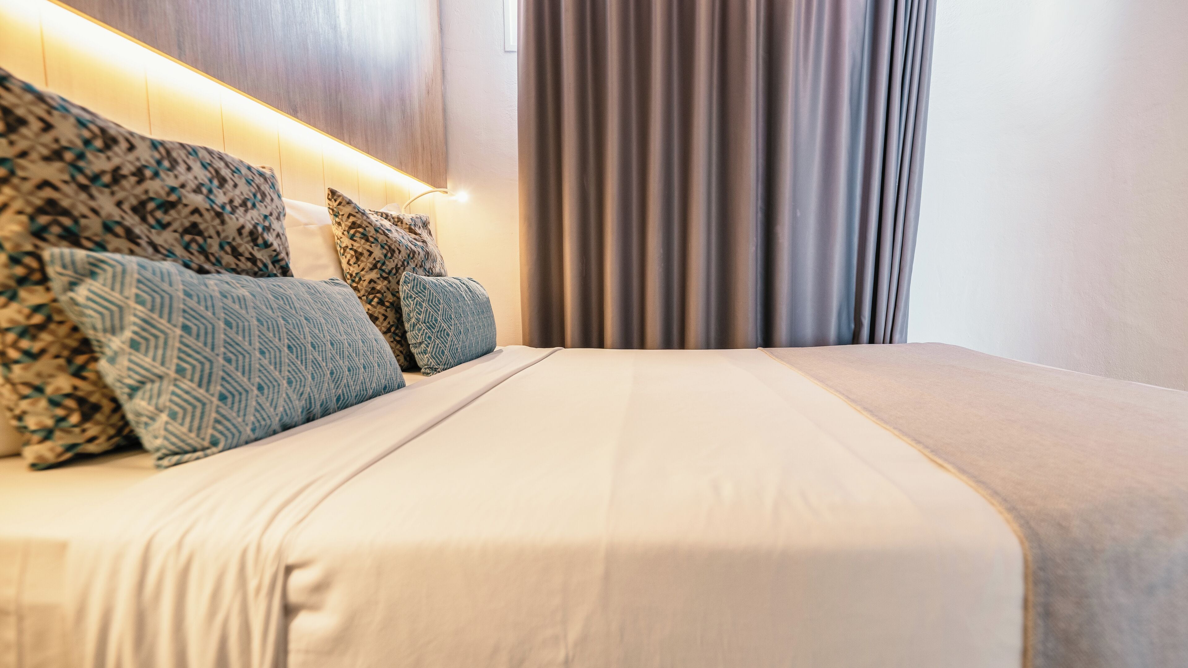 in-room safe, desk, blackout curtains, bed sheets