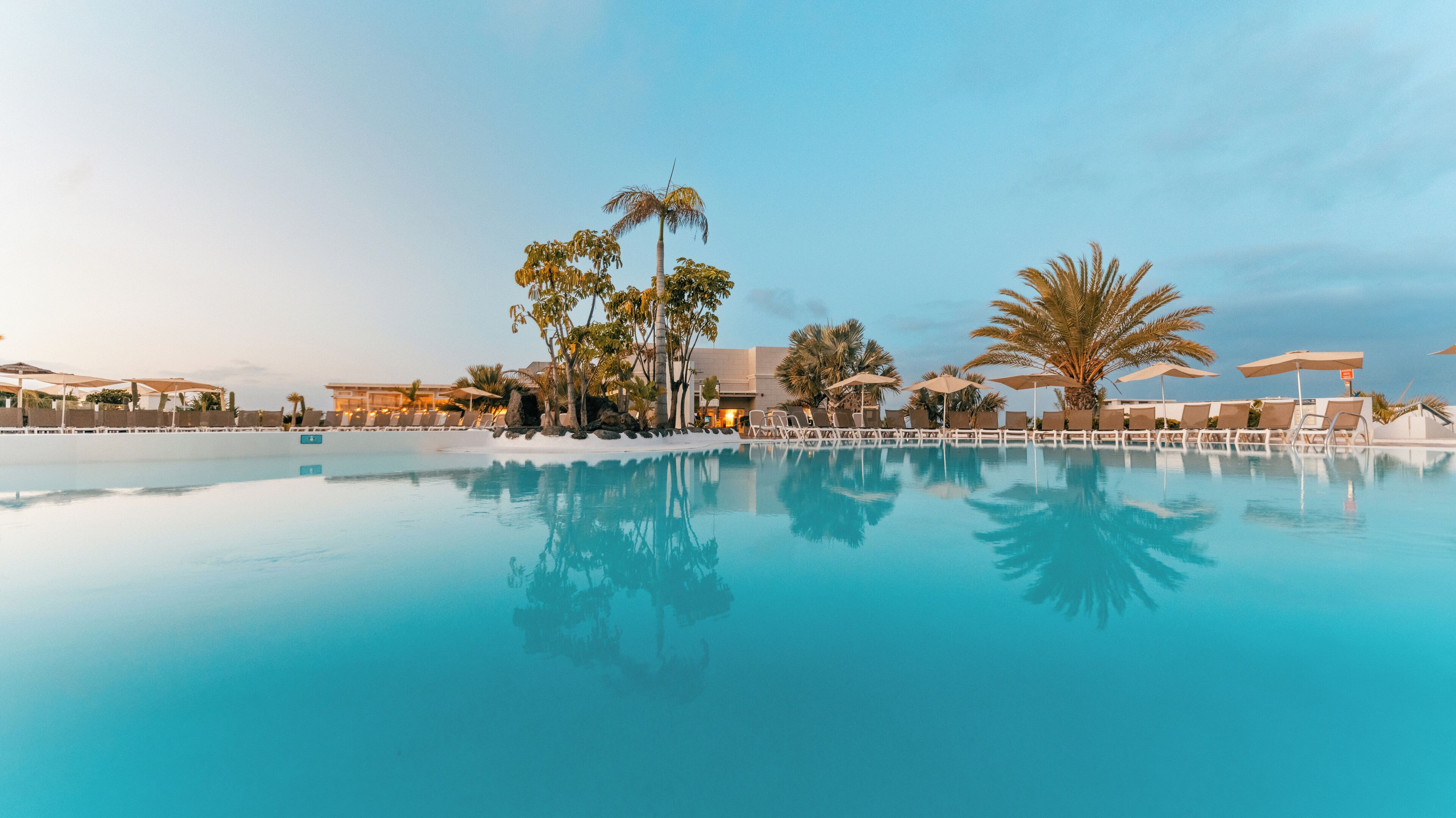 3 outdoor pools, pool umbrellas, pool loungers