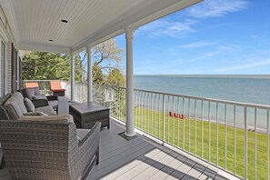 Master Suite, Lake View
