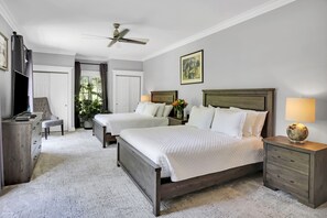 East Suite, Lake View