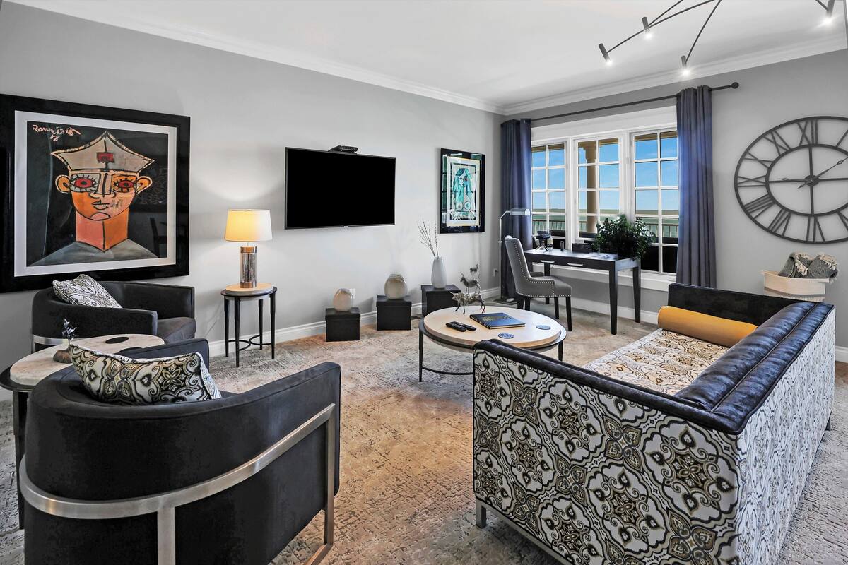 Master Suite, Lake View | 1 bedroom, premium bedding, minibar, desk