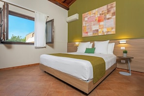 Habitación clásica doble, vistas al jardín (Tarocco) | Sábanas de algodón egipcio y ropa de cama de alta calidad