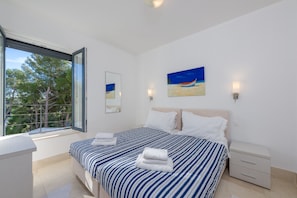 Luxury Villa, 3 Bedrooms, Terrace, Sea View | 1 bedroom, desk, iron/ironing board, travel crib - Villa Old Mill (Milna)