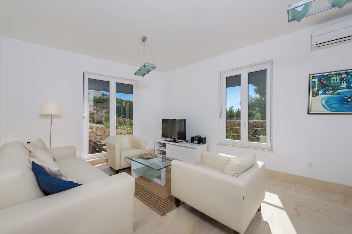 Apartment(Ground Floor), 2 bedrooms, Balcony, Seaview | View from room