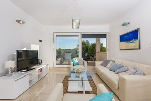 Luxury Villa, 3 Bedrooms, Terrace, Sea View | 1 bedroom, desk, iron/ironing board, travel crib - Villa Old Mill (Milna)