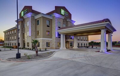 Holiday Inn Express & Suites Carrizo Springs by IHG