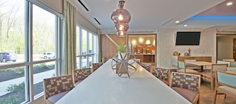 Holiday Inn Express & Suites New Cumberland by IHG