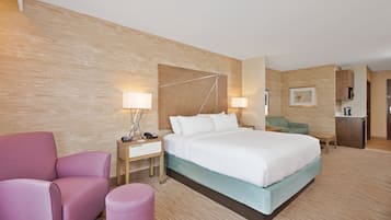 Luxe beddengoed, een kluis op de kamer, een bureau