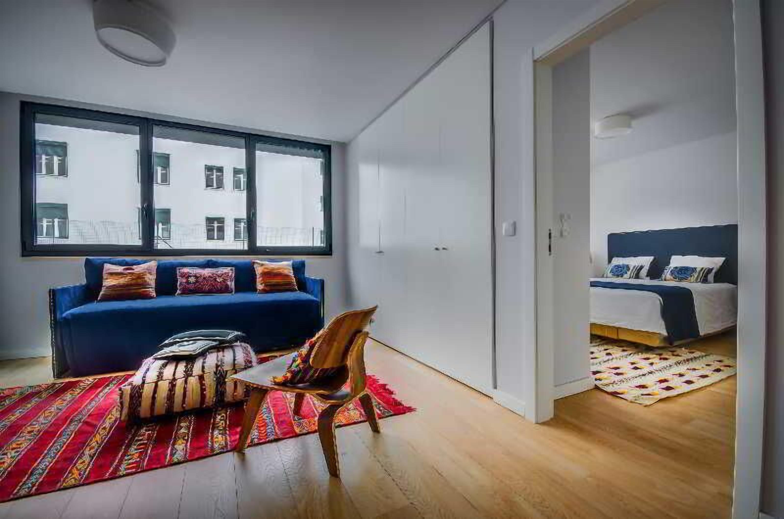 Premium bedding, in-room safe, iron/ironing board, cribs (free)