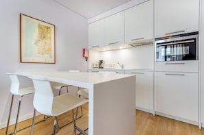 Two Bedroom Apartment | Private kitchenette | Mini-fridge, microwave, stovetop, dishwasher - LSA Liberdade by Numa (Lisbon)