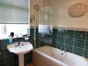 Superior Double Room | Bathroom