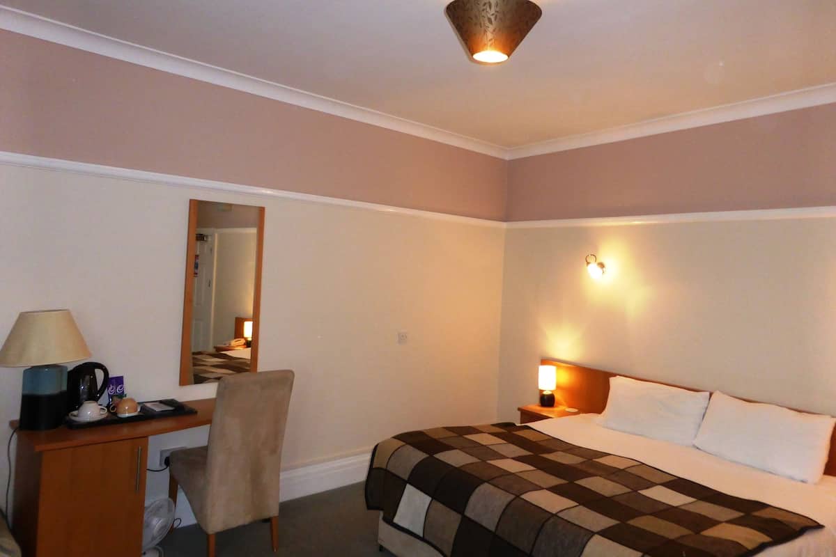 Desk, iron/ironing board, rollaway beds, free WiFi