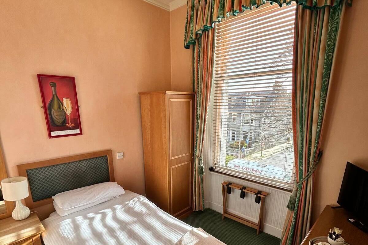 Iron/ironing board, WiFi
