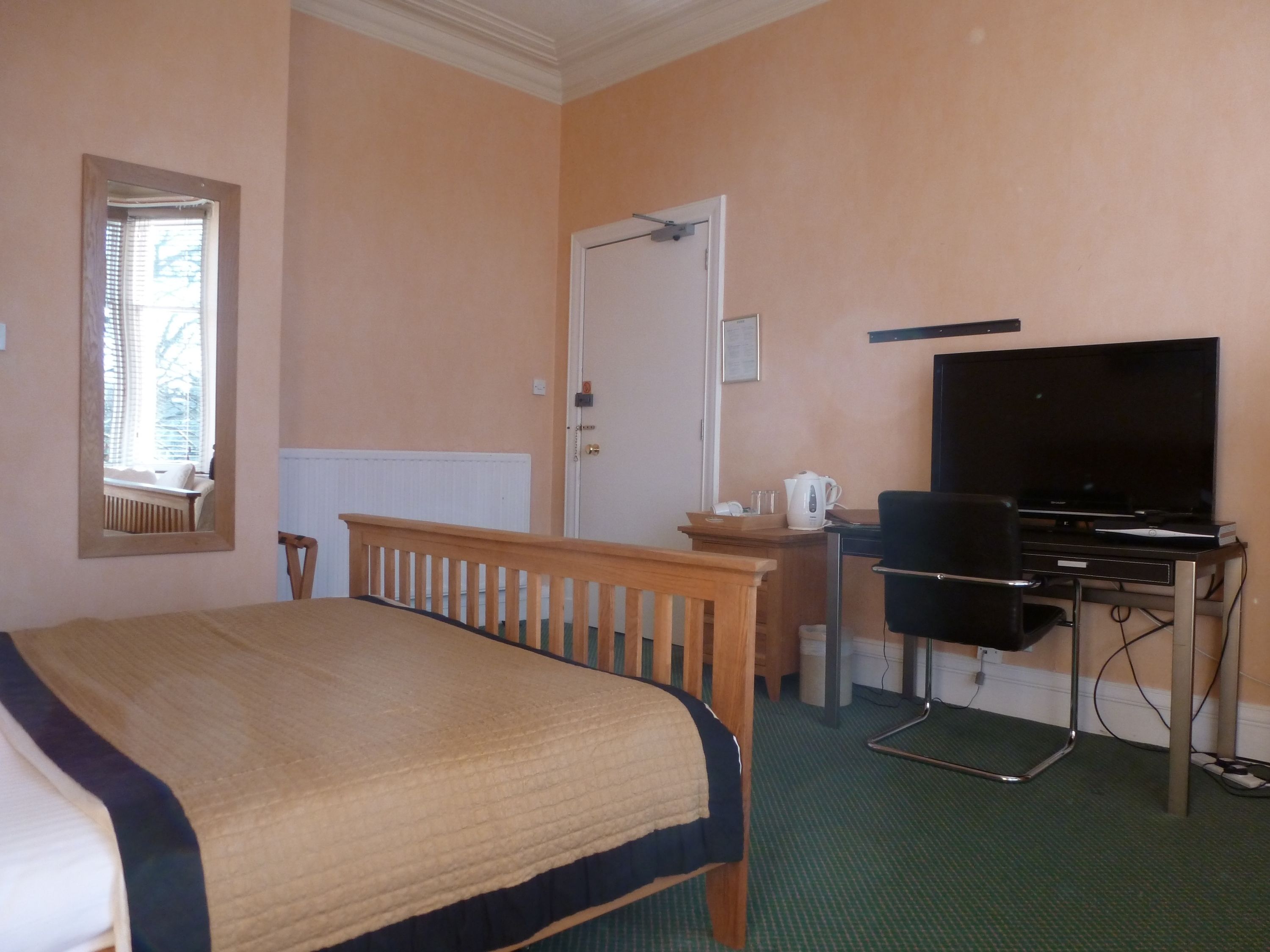 iron/ironing board, wifi