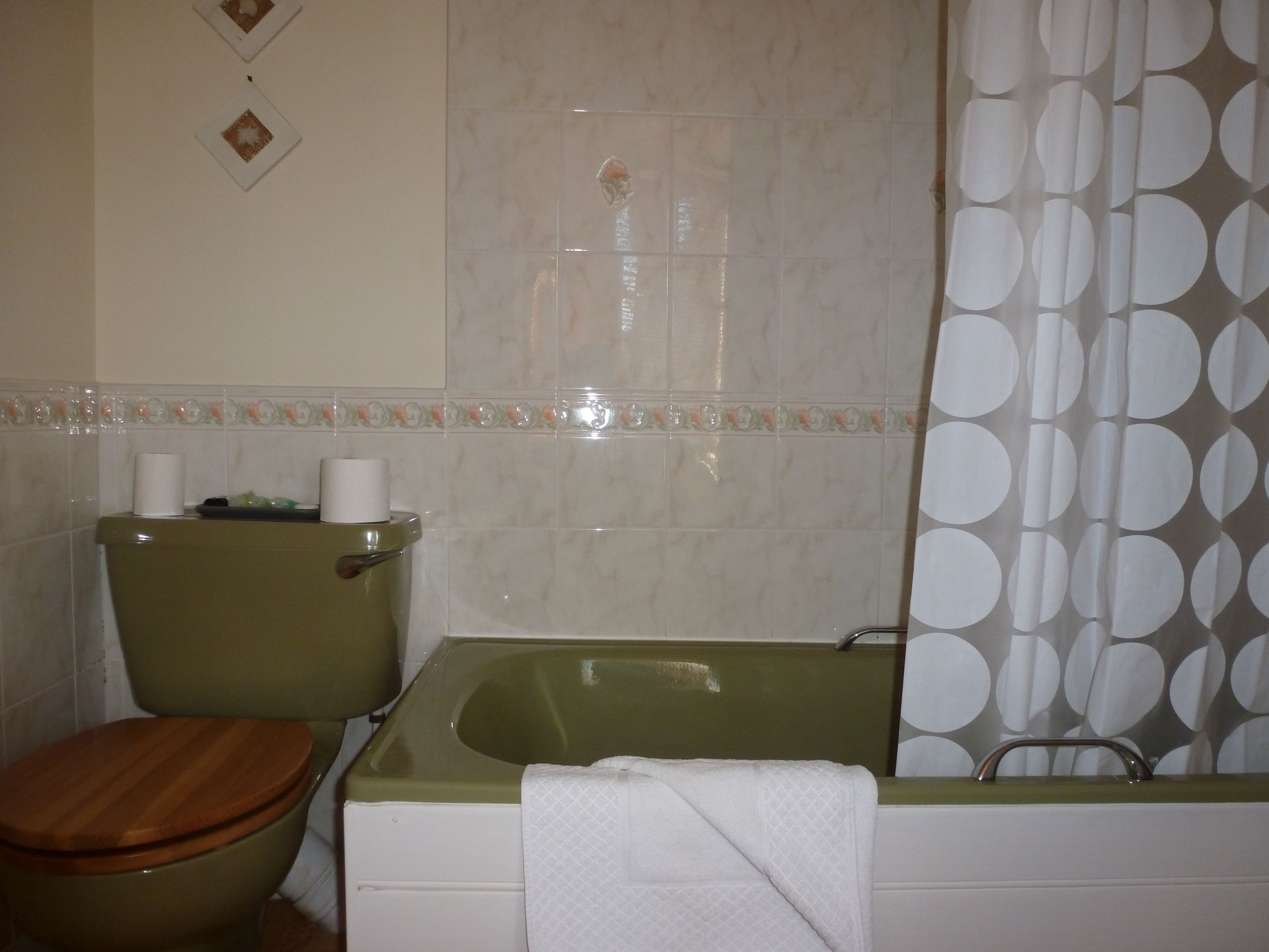 deep-soaking bathtub