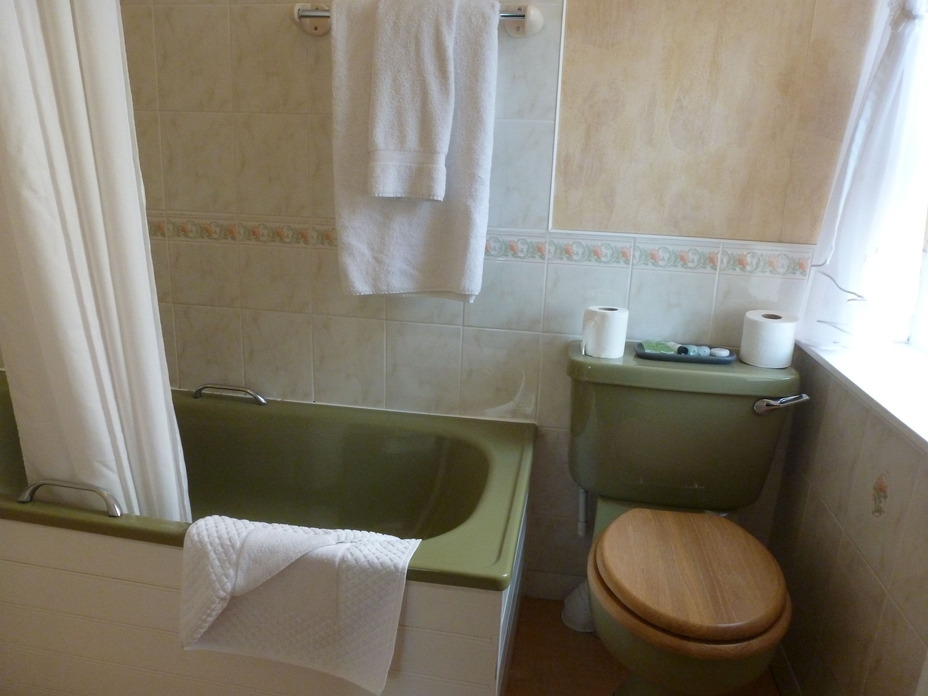 deep-soaking bathtub