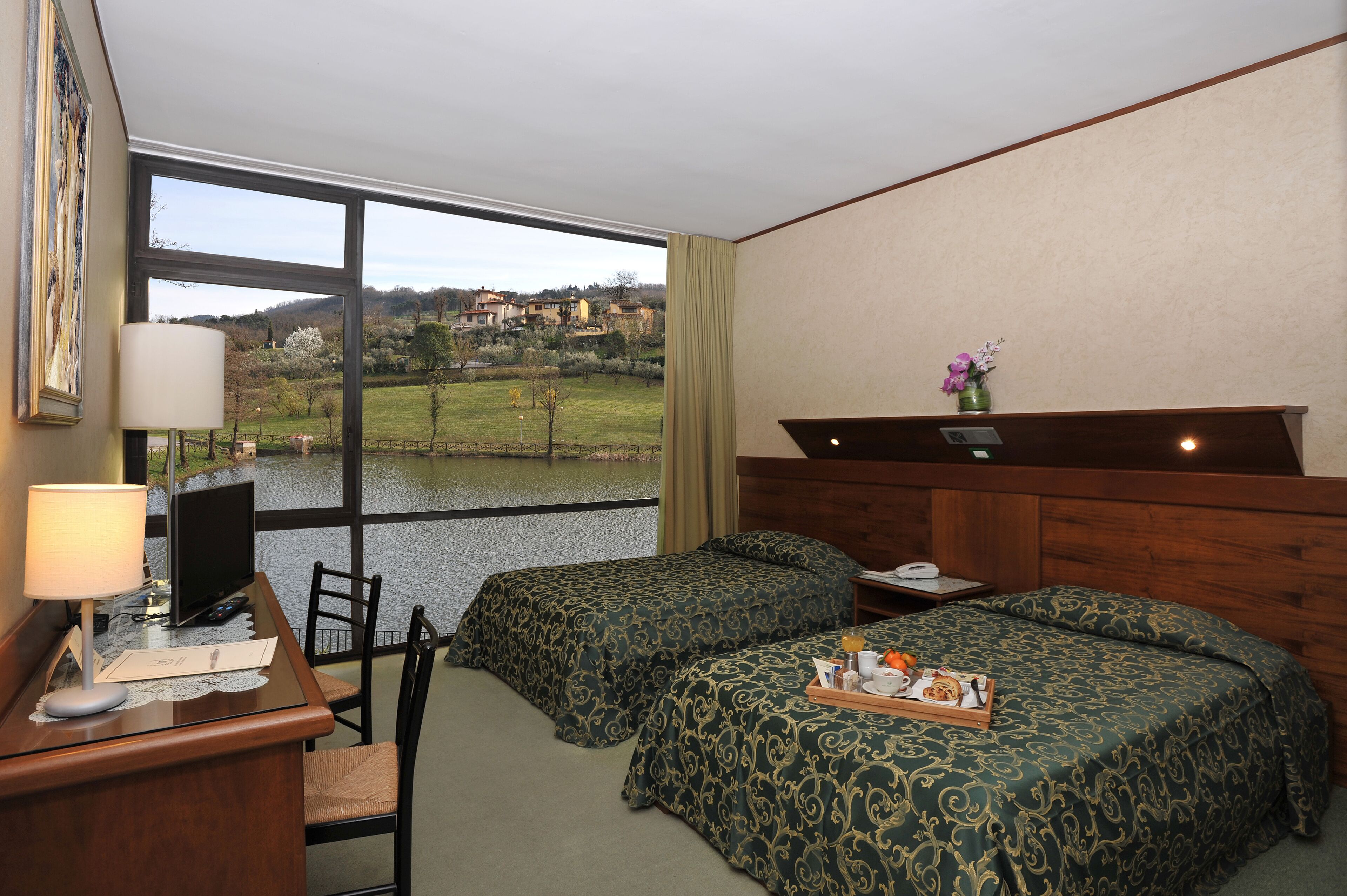 ロマンティック ダブルまたはツインルーム レイクビュー レイクサイド | WiFi (無料)、ベッドシーツ