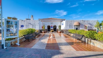 Pintu masuk properti