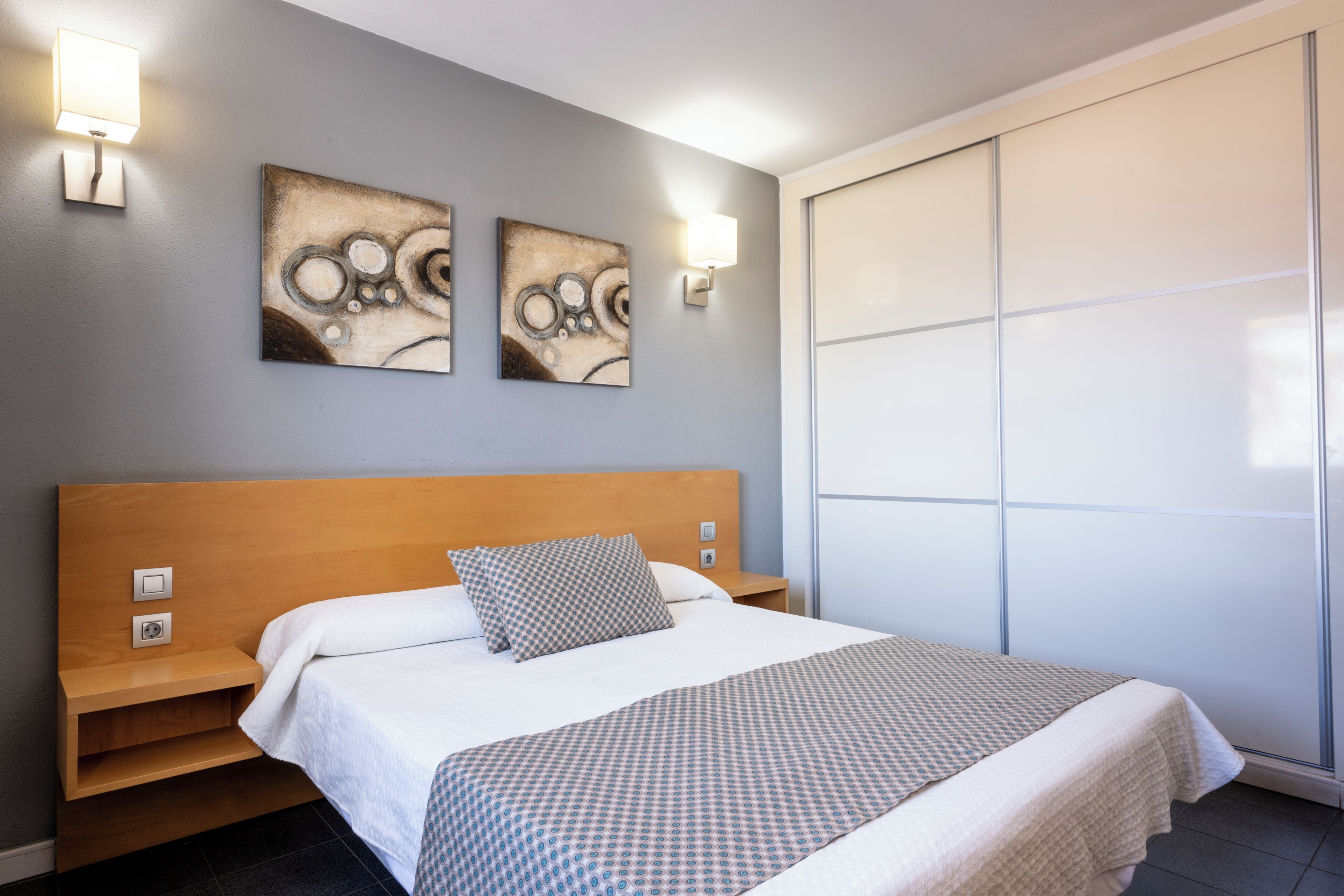1 bedroom, in-room safe, desk, blackout curtains